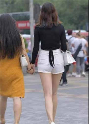 《我成了秦羽墨的未婚夫》