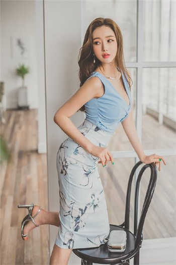 年轻 住房复杂的妻子