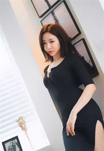 乳房中间是全软的吗