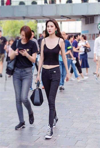 小说女主角名字是林晚晚