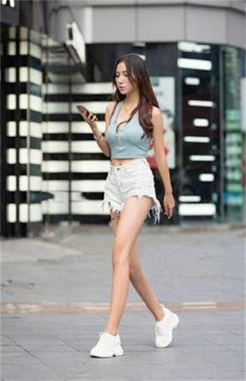 拉肚子蹲厕所学校女视频