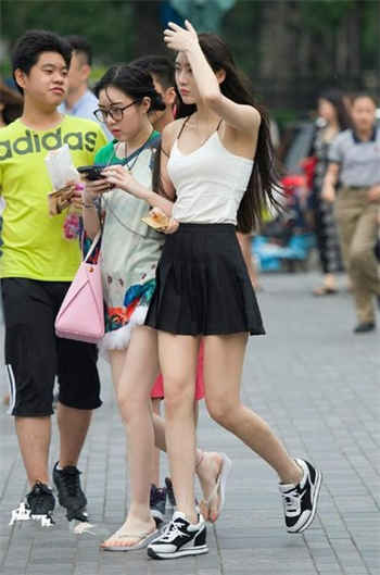 男的试探女人肢体接触