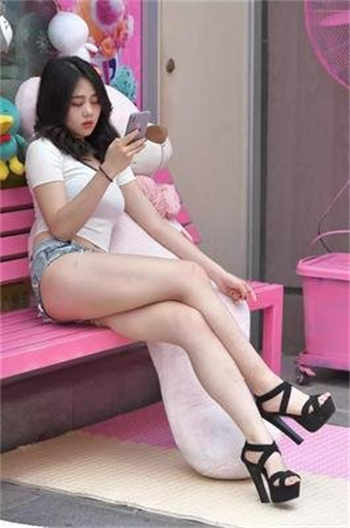 打扑克是什么姿势