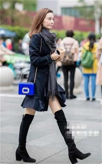 一个漂亮的女辅导师