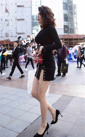 拉肚子蹲厕所学校女视频