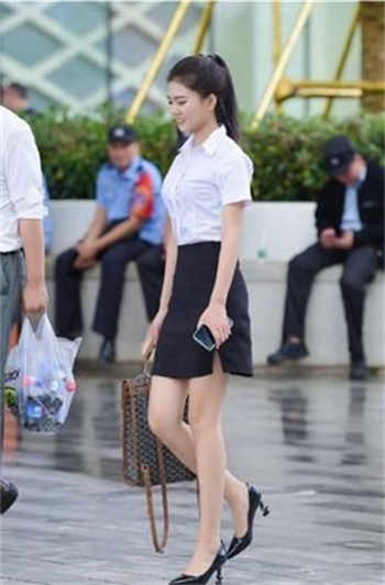 王妃私自出府被罚戴玉柱