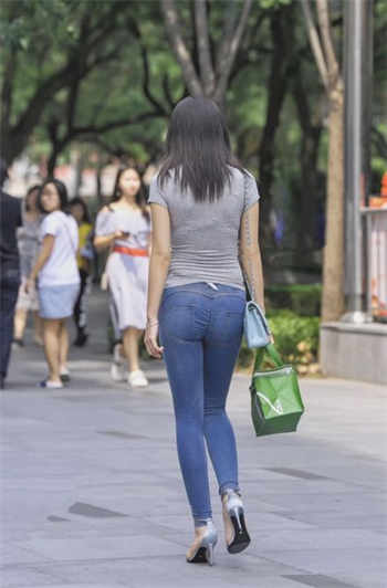 卖菜老板与李芷删txt