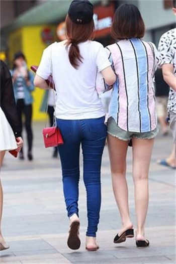 婕咪化身理发师